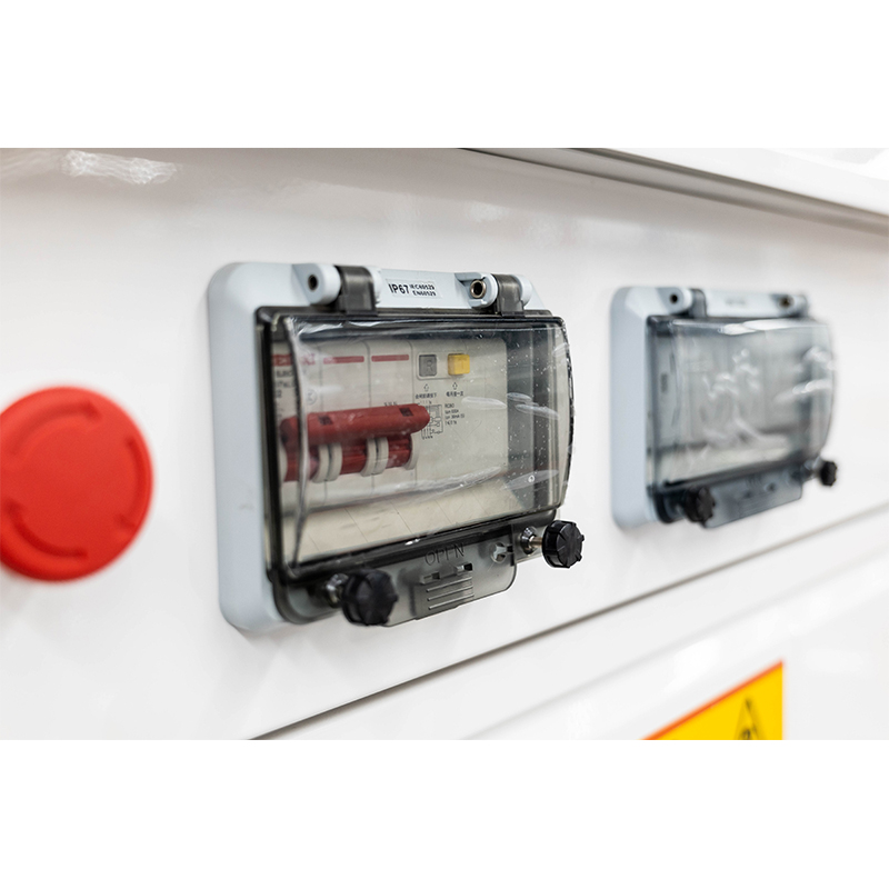 How can the smoothness of the window raising and lowering in the Wanshulin Laboratory Benchtop Fume Hood be guaranteed?